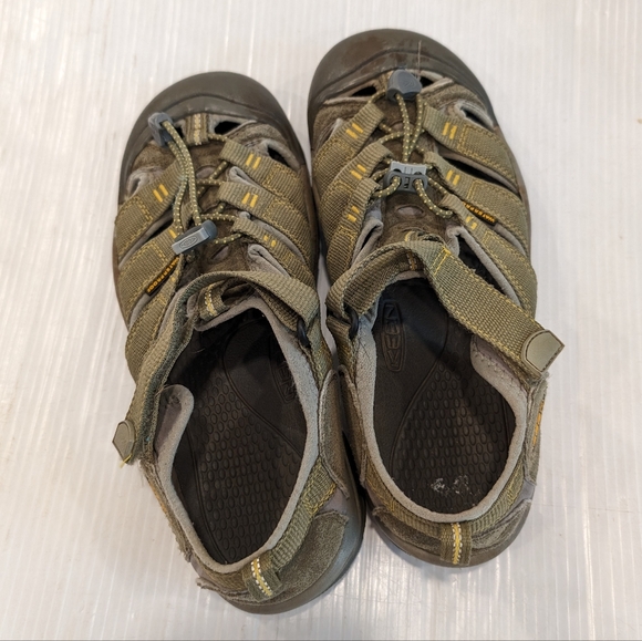 KEEN Newport H2 Khaki Olive Closed Toe Waterproof Hiking Shoes - Picture 12 of 14